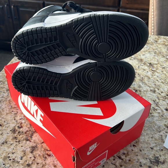 NWT * Nike Black & White Panda Dunk High Mens 7.5, Women’s 9 main image 6